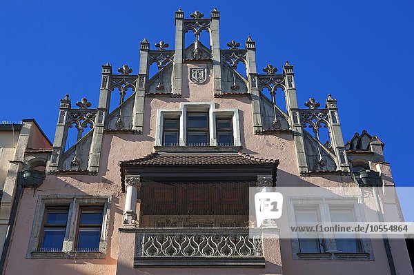 Giebel und Balkon eine Bürgerhauses  1897  Richard-Wagner-Strasse  München  Oberbayern  Deutschland  Europa