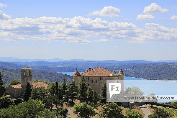 Château d'Aiguines über dem Lac de Sainte-Croix  Provence  Département Var  Frankreich  Europa