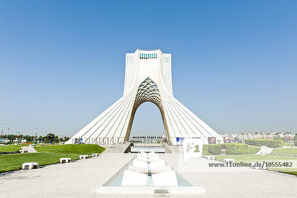 Denkmal  Freiheitsturm  Burj-e Azadi  Azadi-Monument oder Azadi-Turm  Wahrzeichen von Teheran  Iran