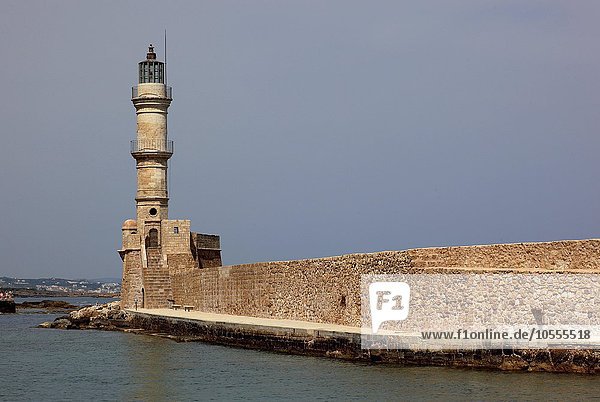 Venezianischer Leuchtturm am Hafen  Chania  Kreta  Griechenland  Europa