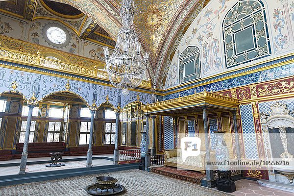 Imperial Hall  Hünkar Sofas  ceremonial room in the Topkapi Palace  Istanbul  Turkey  Asia