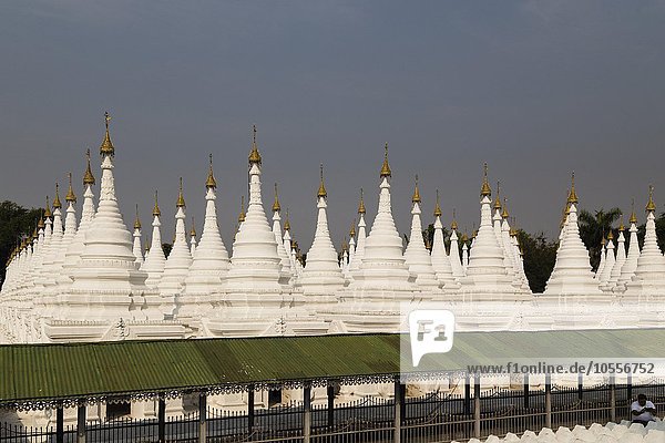 Sandamuni Paya  das Größte Buch der Welt  Aungmyaythazan  Mandalay  Myanmar  Asien