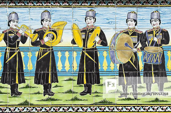 Musikkapelle  Wandbild  glasierte Fliesen  Golestan-Palast oder Golestanpalast  Teheran  Iran