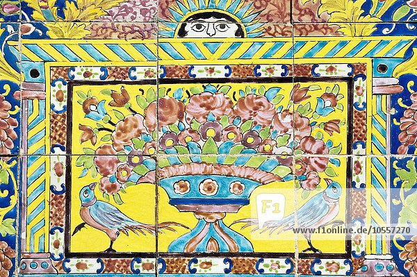 Blumenvase mit Vögeln  Wandbild  glasierte Fliesen  Golestan-Palast oder Golestanpalast  Teheran  Iran