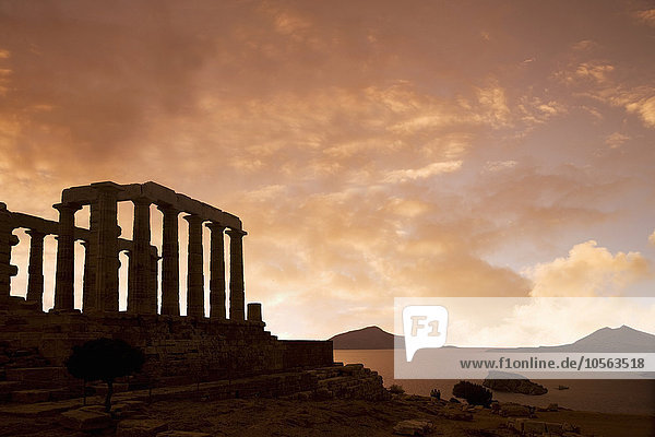 Tempel des Poseidon bei Sonnenuntergang  Kap Sunion  Griechenland