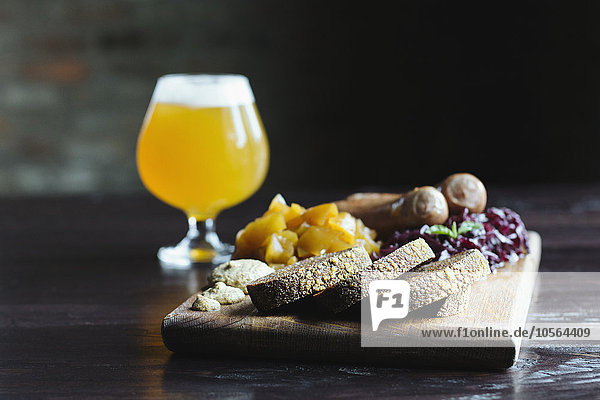 einsteigen,Brot,schneiden,Frucht,Käse,Bier