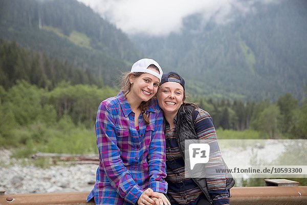 Wanderer posieren vor Wald im Hintergrund  Lake Blanco  Washington  USA