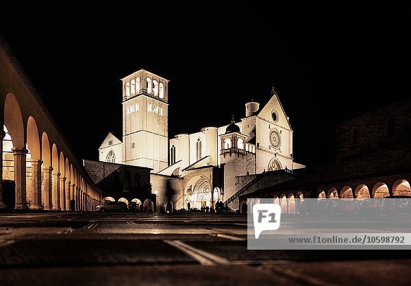 Flutlichtkirche bei Nacht,  Assisi,  Italien