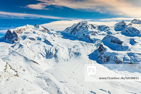 Erhöhte Aussicht auf die schneebedeckte Monta Rosa  Schweiz