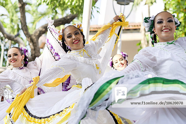 Mexiko  Jalisco  Xiutla-Tänzerin  folkloristische mexikanische Tänzerin
