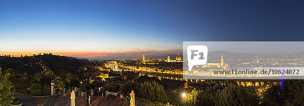 Italien  Toskana  Florenz  Stadtlandschaft am Abend  Panorama