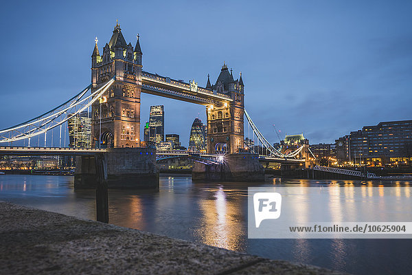 United Kingdom  England  London  Tower bridge in the evening