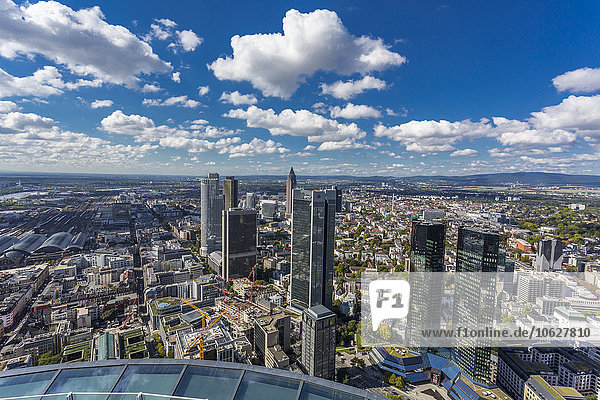 Deutschland  Frankfurt  Blick auf die Stadt mit Bankenviertel vom Maintower aus