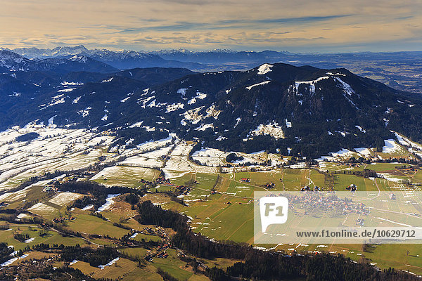 Deutschland  Bayern  Luftbild Isarwinkel  Isar  Bad Tölz  Zugspitze und Alpen