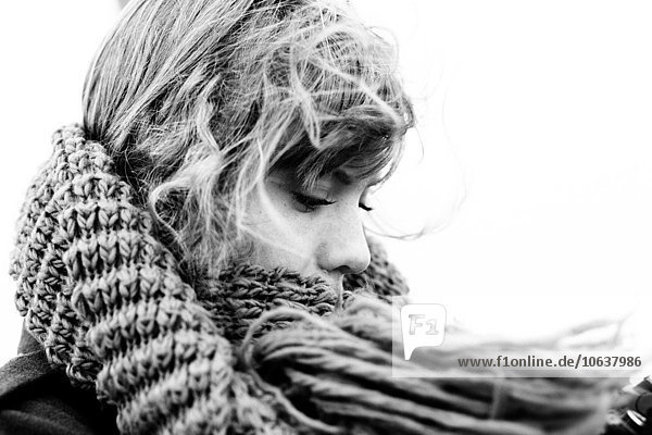 Außenaufnahme junge Frau junge Frauen Schal Close-up Kleidung freie Natur Außenaufnahme,junge Frau,junge Frauen,Schal,Close-up,Kleidung,freie Natur