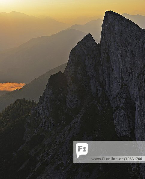 Gebirge  die Spinnerin in der Morgendämmerung  vom Schafberg  St. Wolfgang im Salzkammergut  Salzburg  Österreich  Europa