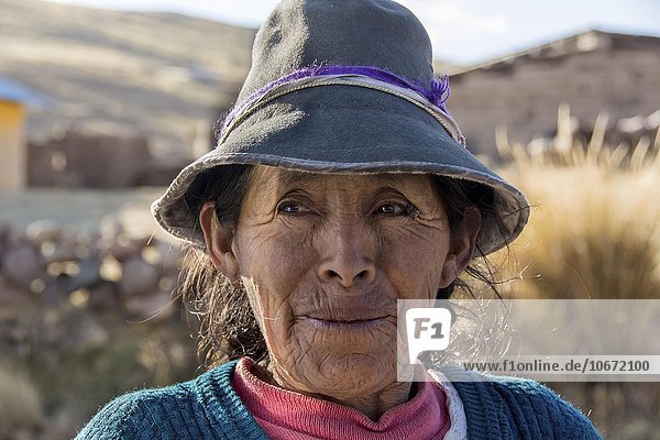 Indio Frau mit Hut  bei Cusco  Peru  Südamerika