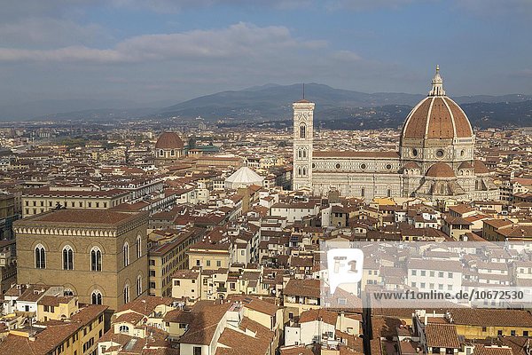 Ausblick über die Stadt mit Kathedrale von Florenz und Kirche Orsanmichele  Florenz  Toskana  Italien  Europa