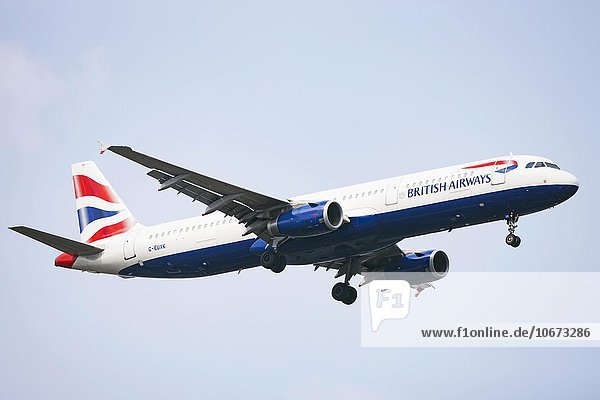 Passagierflugzeug von British Airways  im Flug