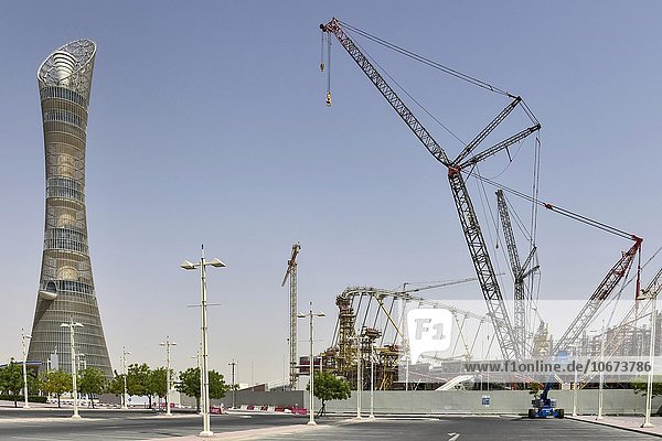 Aspire Tower und Baustelle des Khalifa International Stadium  Doha  Katar  Asien