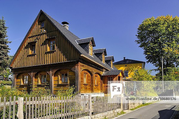 Historisches Umgebindehaus  Hinterhermsdorf  Sebnitz  Landkreis Sächsische Schweiz-Osterzgebirge  Sachsen  Deutschland  Europa