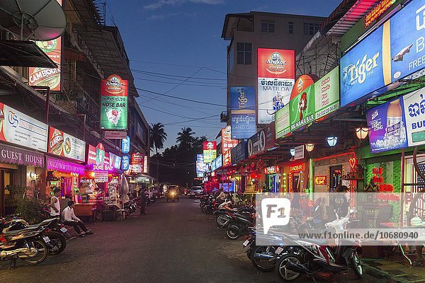 Nachtleben  Nightlife  Bar  Nachtclubs  Street 104  Seng Thuong  Phnom Penh  Kambodscha  Asien