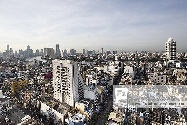 Skyline  Stadtansicht  Hochhäuser des Finanzviertel Bang Rak  Silom District  Panorama-Blick vom Grand China Hotel  Chinatown  Bangkok  Thailand  Asien