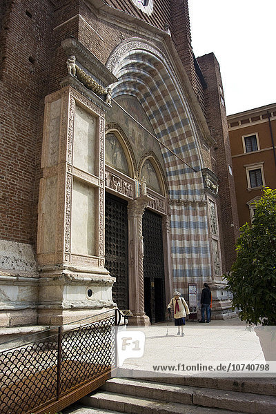 Italy  Verona  old town  Sant'Anastasia basilica