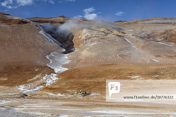 Vulkanische Landschaft  Bergrücken Namafjall im Winter  bei Reykjahlid  Mývatn-Gebiet  Nordisland  Island  Europa