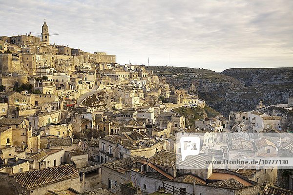 Ausblick über die Stadt vom Aussichtspunkt an der Piazzetta Pascoli Sassi di Matera Höhlenwohnungen Matera Basilikata Italien Europa