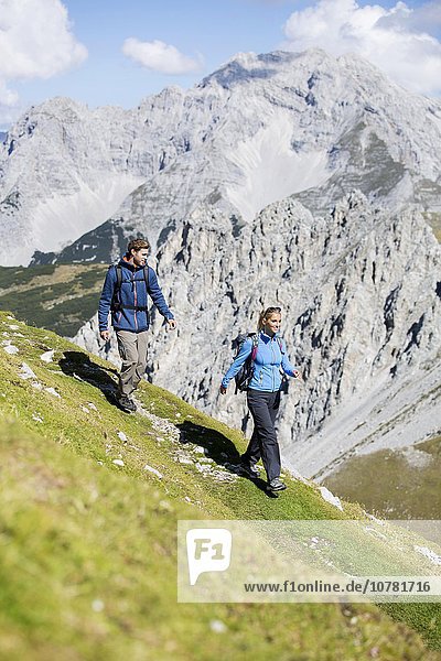 Hikers  woman and man walking on Goetheweg  Karwendel  Innsbruck  Tyrol  Austria  Europe