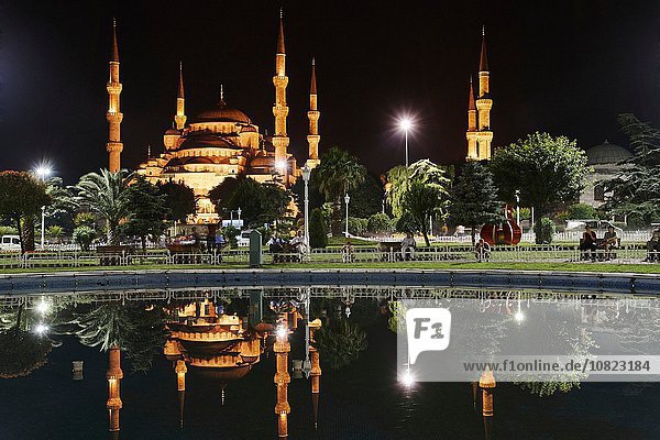 Sultan Ahmed Moschee bei Nacht  Istanbul  Türkei