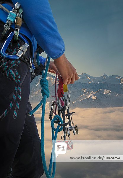 Kletterer bereitet sich auf den Aufstieg vor,  Mont Blanc,  Frankreich