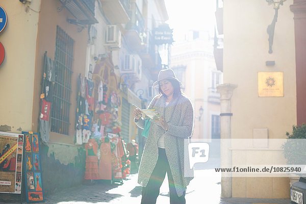 Stadtbesichtigung für Frauen  Kartenlesen  Sevilla  Spanien
