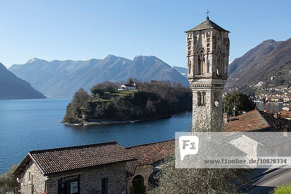 Ansicht von Dächern und Kirchturm,  Comer See,  Italien