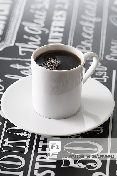 Eine Tasse schwarzer Kaffee