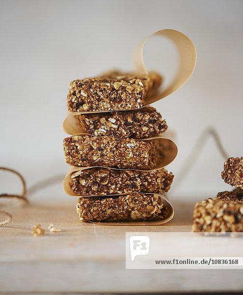 Flapjacks gestapelt mit Backpapier