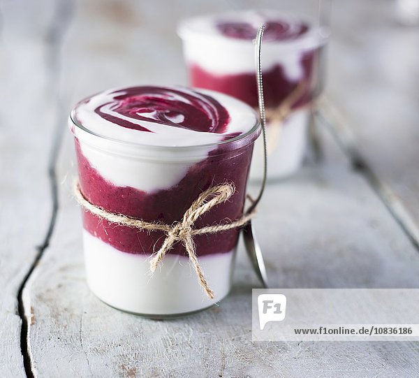 Yoghurt with blackberry compote