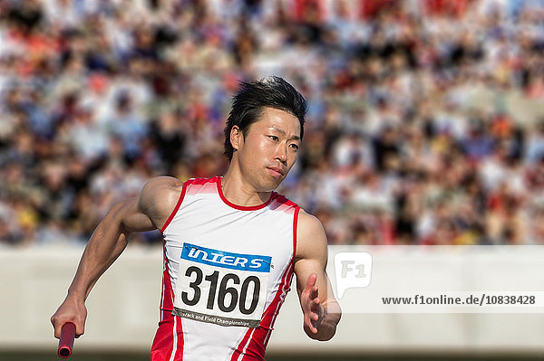 Japanischer Sprinter auf der Bahn