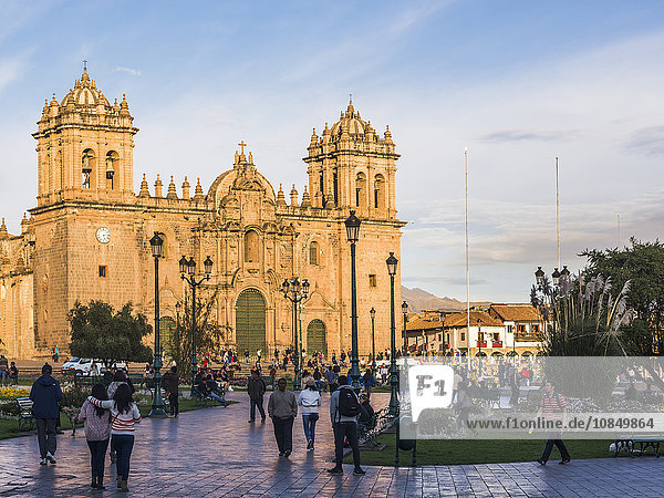 Kathedrale von Cusco  Basilika der Himmelfahrt der Jungfrau Maria  Plaza de Armas  UNESCO-Weltkulturerbe  Cusco (Cuzco)  Region Cusco  Peru  Südamerika