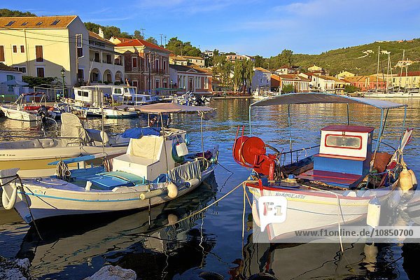 Hafen von Gaios  Paxos  Ionische Inseln  Griechische Inseln  Griechenland  Europa