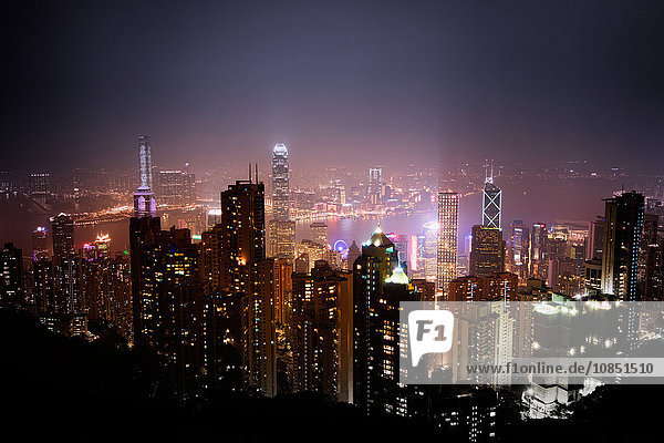 Wolkenkratzer von Wan Chai bei Nacht  Hongkong  China  Asien
