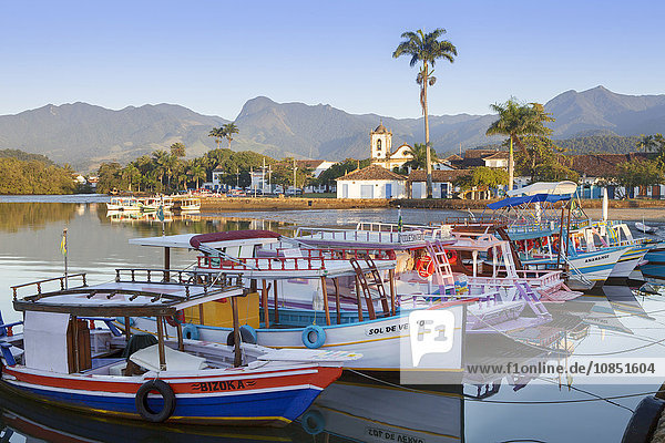 Hafen von Paraty  Bundesstaat Rio de Janeiro  Brasilien  Südamerika