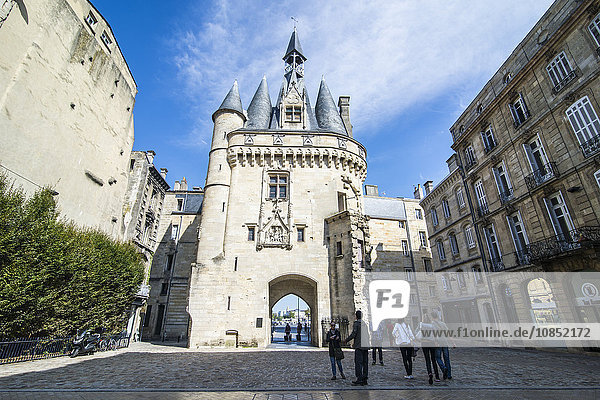 Porte Cailhau historisches Eingangstor zur Stadt Bordeaux  Aquitanien  Frankreich  Europa