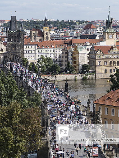 Karlsbrücke und Stare Mesto  UNESCO-Weltkulturerbe  Prag  Tschechische Republik  Europa