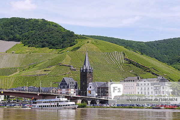 Cruise vessel on Moselle  Bernkastel-Kues  Rhineland-Palatinate  Germany  Europe