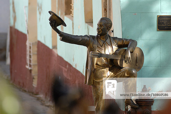 Bronzestatue des Musikers Miguel Matamoros  Santiago de Cuba  Kuba  Amerika
