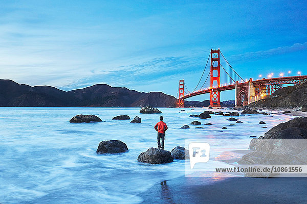 Golden Gate Bridge bei Dämmerung  San Francisco  Kalifornien