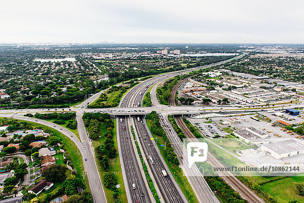 Luftaufnahme von Autobahn und Überführung  Miami  Florida  USA