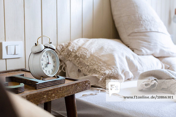 Alarm,Bett,Betttuch,Bettwäsche,Bettzeug,chiffre